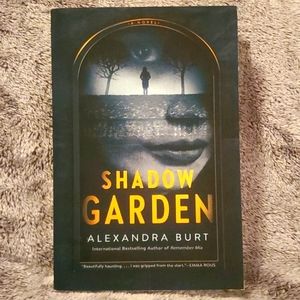 Shadow Garden. 📚